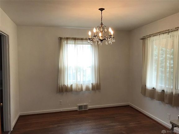 3rd image of 1133 Broadview Blvd