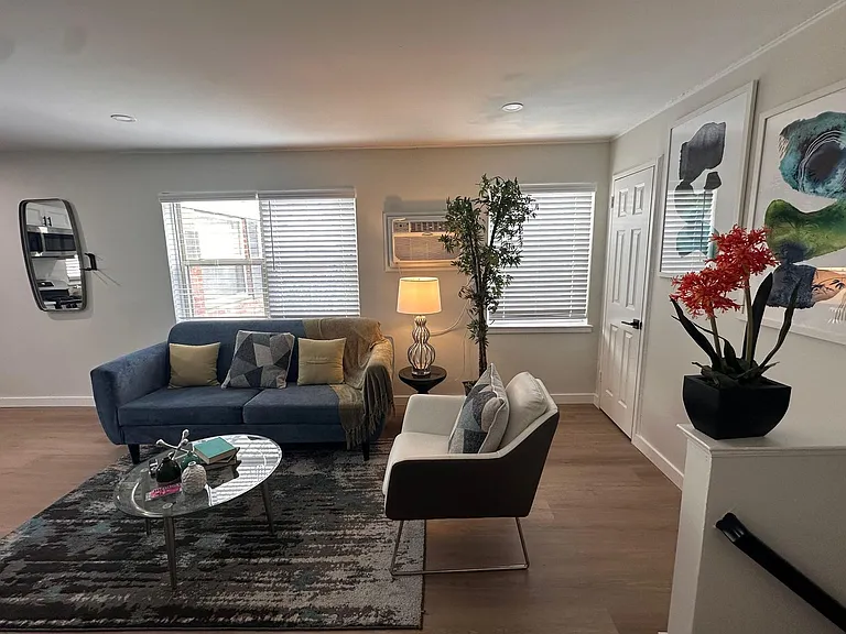 Lakeview Apartments — Photo 24