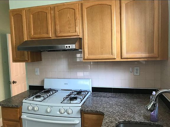 5th image of 2530 S Fairhill St