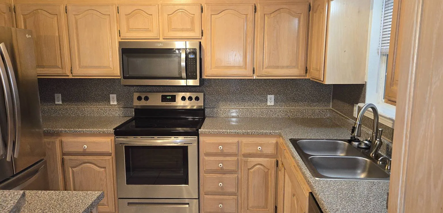 Studio, $2,000 — Photo 2