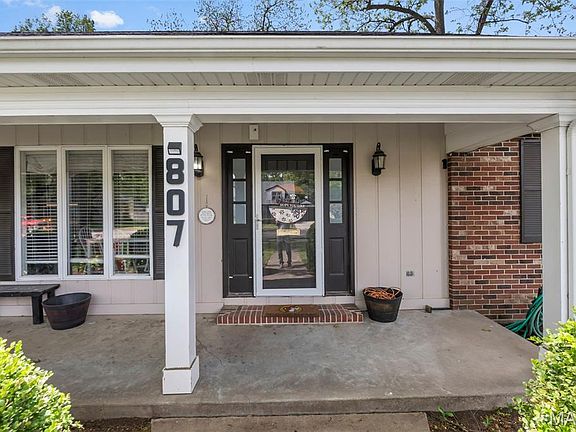 2nd image of 807 Sikes Ave