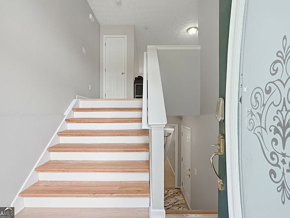 3rd image of 673 Effie Dr