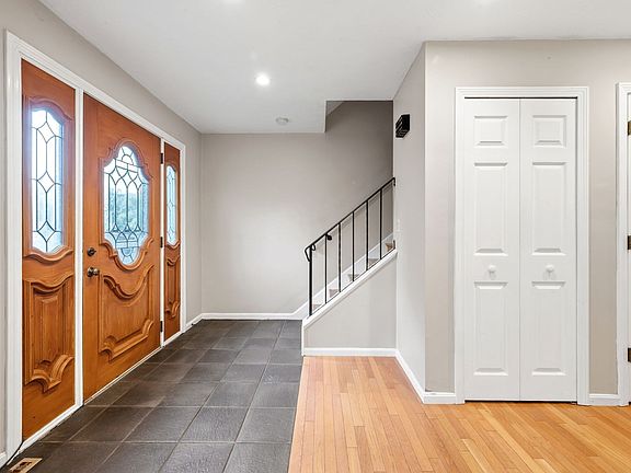 2nd image of 470 Adams St APT 2
