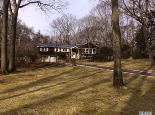 8 Kaylor Ct, Cold Spring Harbor, NY 11724