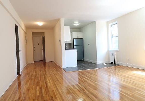 3rd image of 14306 Barclay Ave APT 4H