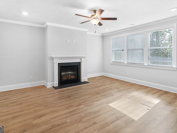 5th image of 520 Cunninghame Ct