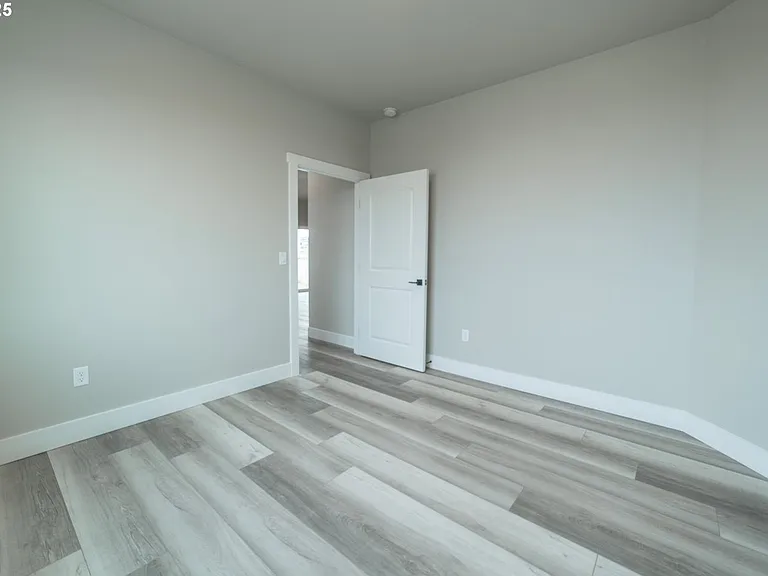 1635 Hayes St — Photo 9