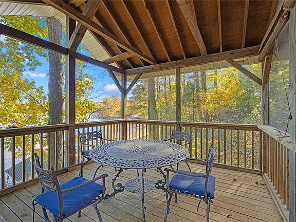 4th image of 579 Riverview Dr