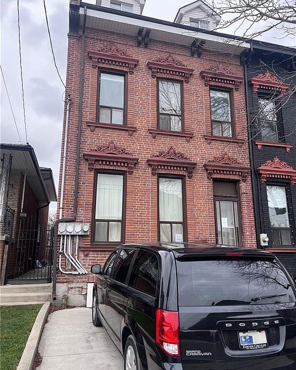 2nd image of 223 Park St N