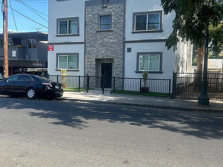 430 E Acacia St #1 — Photo 1