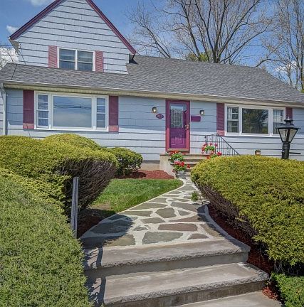 3rd image of 217 Pleasant Valley Way