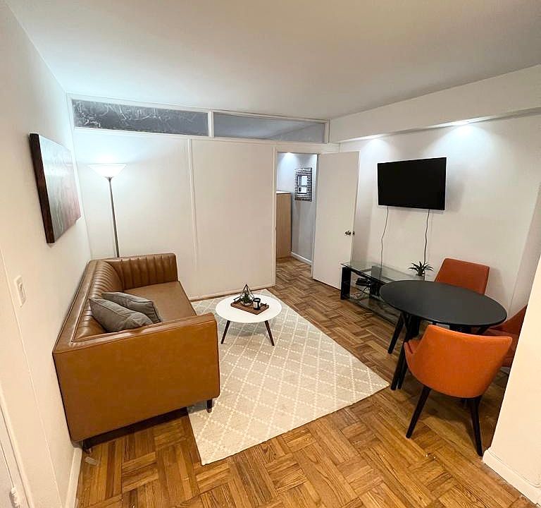 2nd image of 210 E 47th St #3X