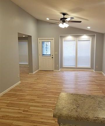4th image of 309 Comanche Village Dr
