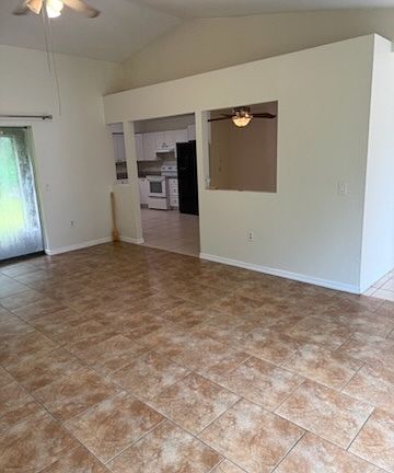 4th image of 1526 Lindsay Ave
