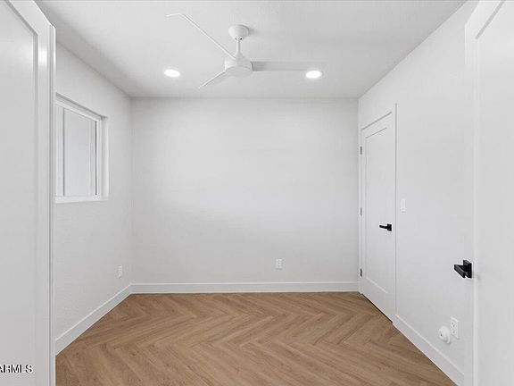 4th image of 5002 E Paradise Dr