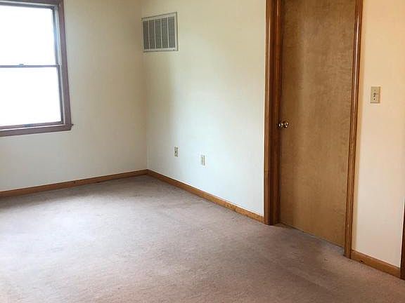 5th image of 521 Morton Ave #2