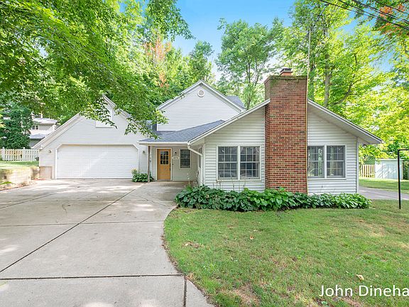 2nd image of 6876 Wildwood Dr