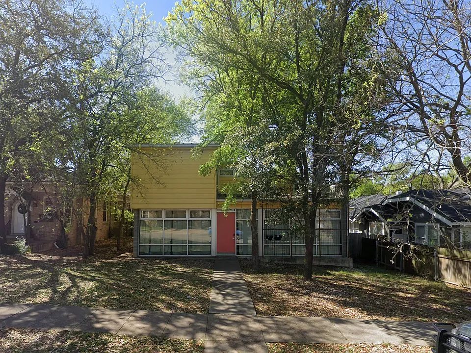 1103 W 22nd 1/2 St