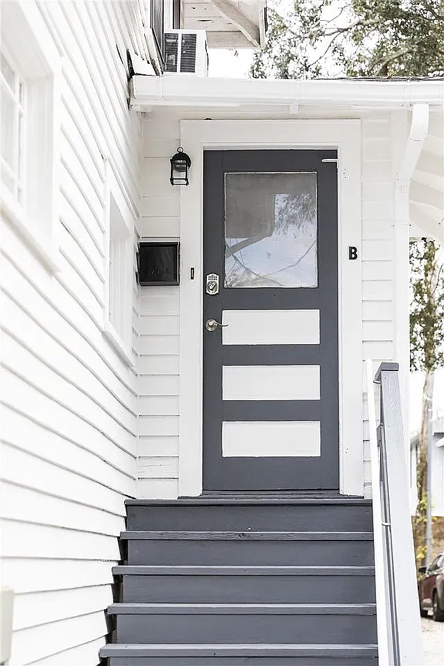 2 bed, 700 sqft, $2,200 — Photo 2