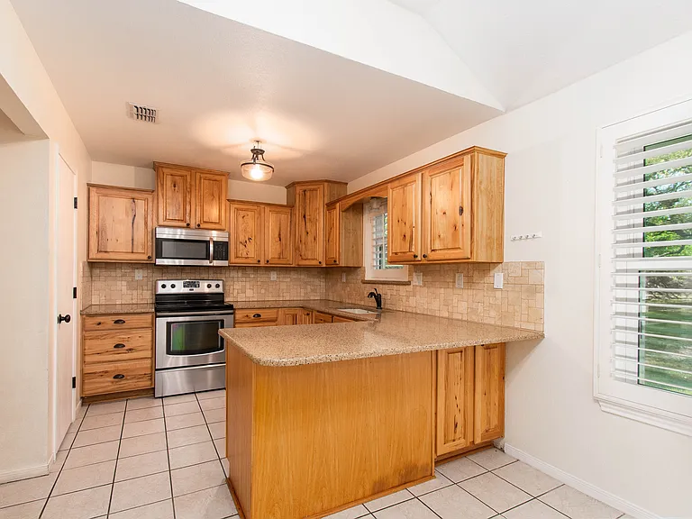 11 Basswood Ct — Photo 5