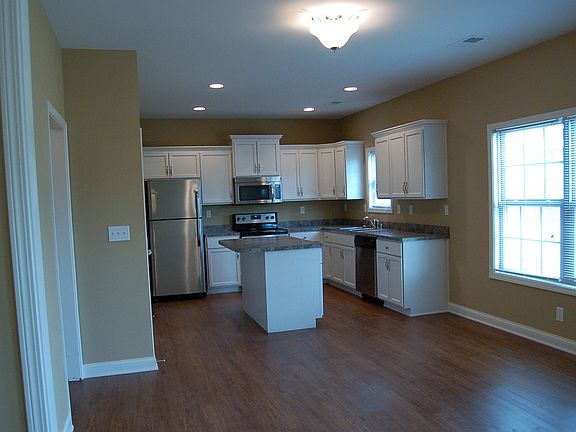 3rd image of 105 Janice Dr
