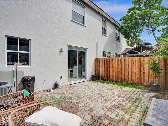 3rd image of 1016 NE 208th St #1016