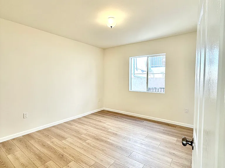 14606 Gilmore St #3 — Photo 8