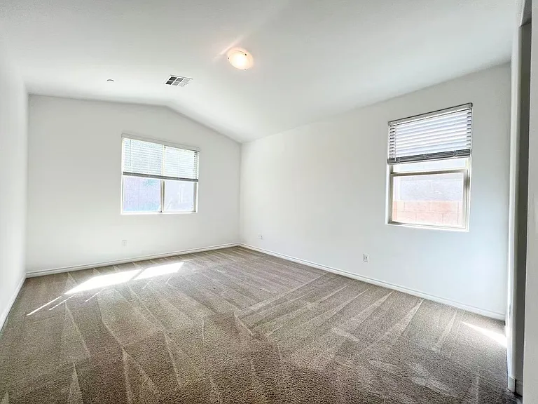925 Bayberry Ridge St — Photo 8