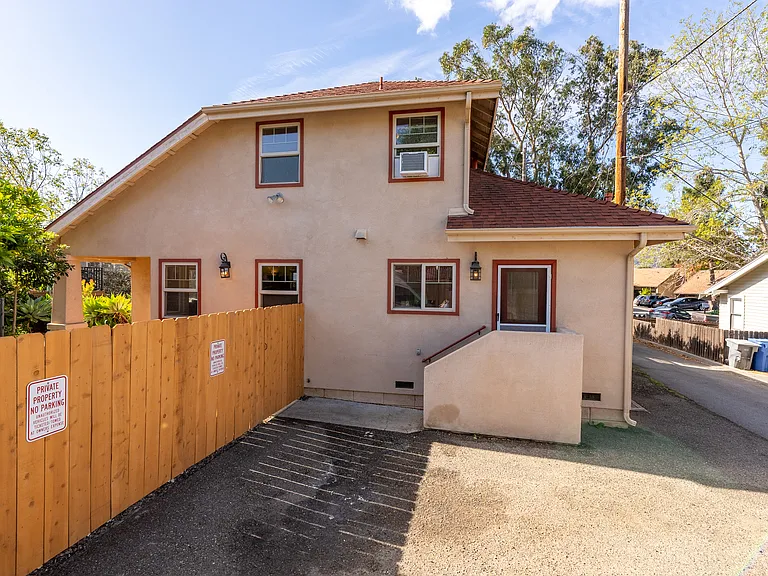 1310 Peach St — Photo 28
