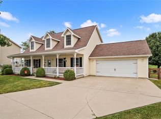 9940 Bending Oaks Dr, Lebanon, IL 62254