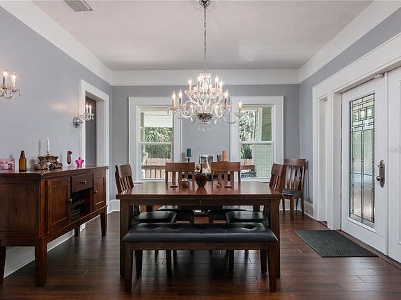 5th image of 526 Woodlawn St