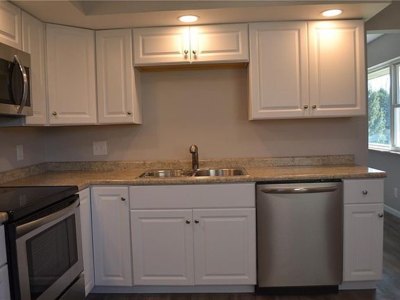 5th image of 1009 Valley Dr
