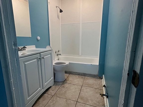 2nd image of 2355 Brownlee St