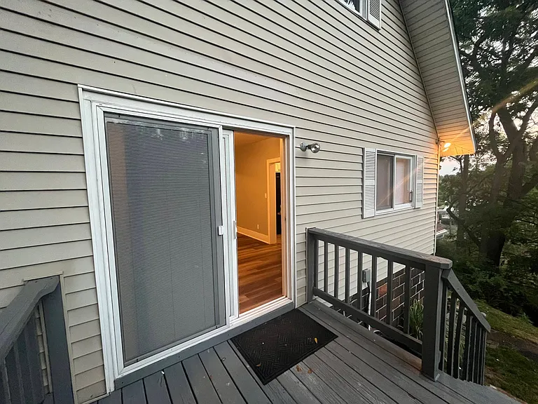 328 E Scribner Ave — Photo 3