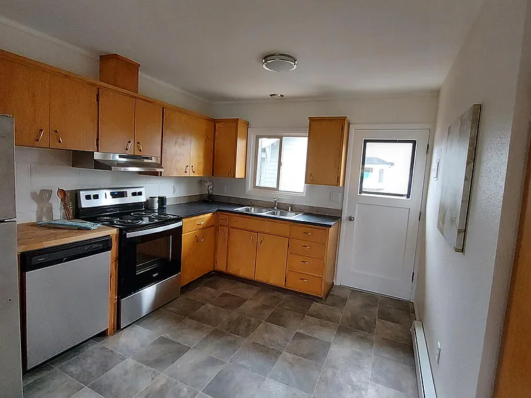 214 2nd St #2 — Photo 5