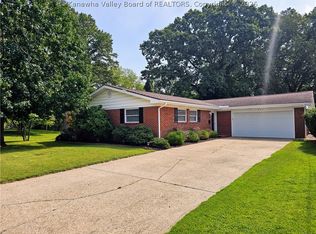 912 Mossman Cir, Point Pleasant, WV 25550