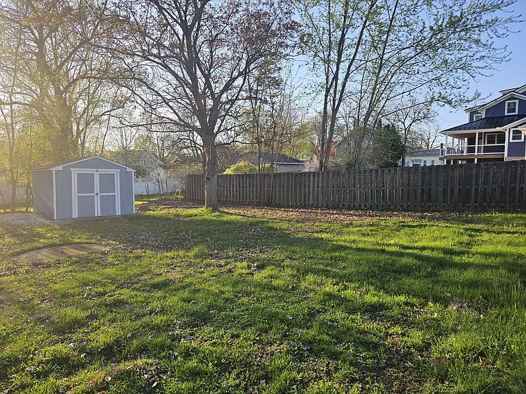 225 S Spring Grove St — Photo 2