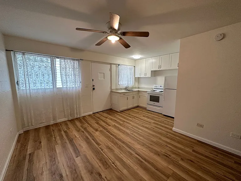 369 Hobron Ln — Photo 2