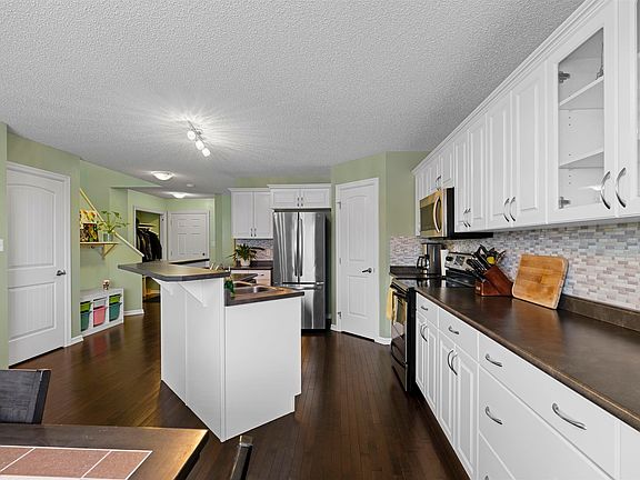 5th image of 1134 35a Ave NW