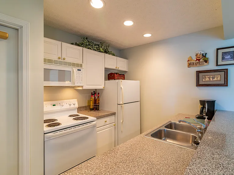 4465 Burbank Rd #7C — Photo 11
