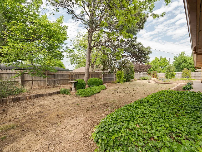 3121 Kent Dr — Photo 49