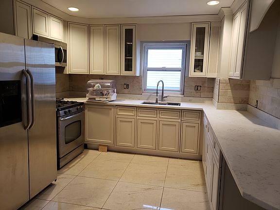 5th image of 319 Highland Ave