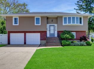 1098 Hicksville Rd, Massapequa, NY 11758