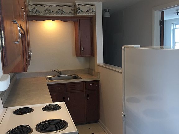 2nd image of 123 Market St APT 1