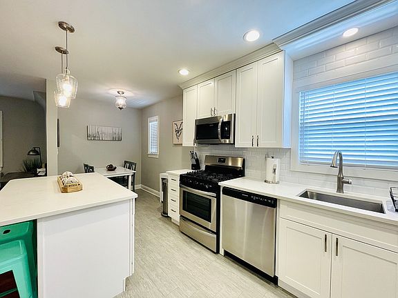 5th image of 64-14 Ellwell Cres #2