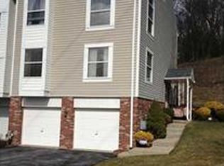 138 Old Village Ln, Bethel Park, PA 15102