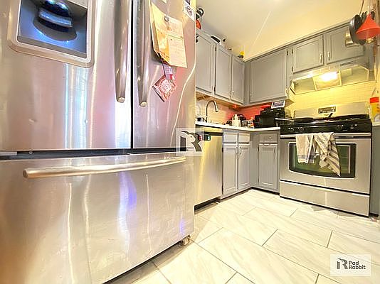 4th image of 450 Carlton Ave #1A