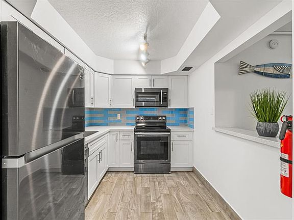2nd image of 801 N Andrews Ave #6