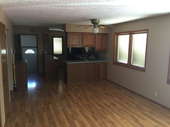 3rd image of 1023 S Pine St