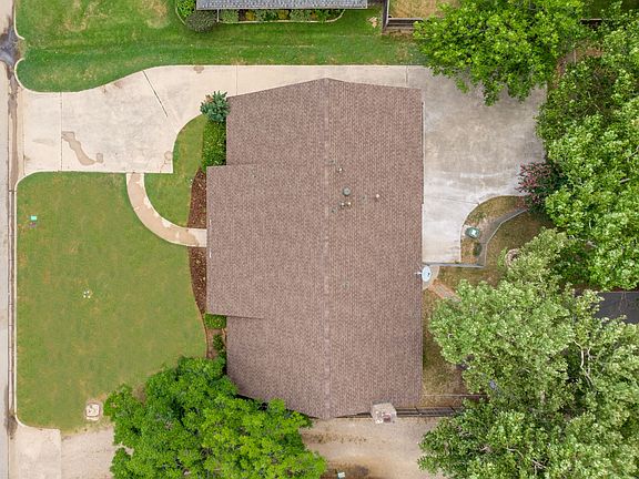 3rd image of 1205 Brittany Ln